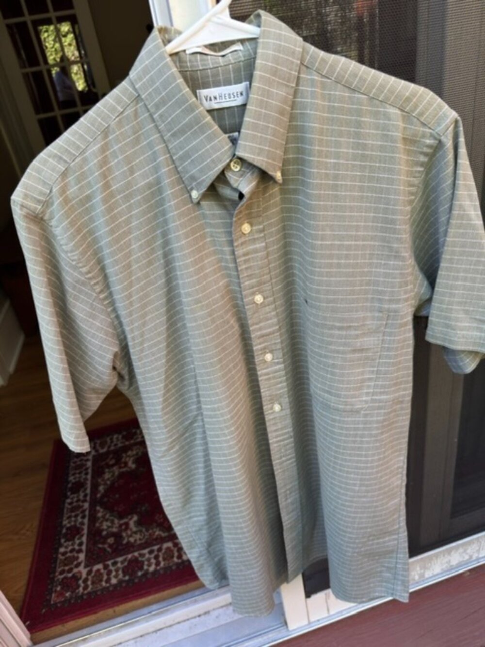 Men's Van Heusen short-sleeve shirt